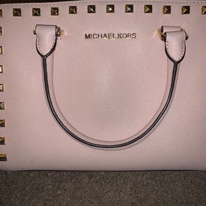 SOLD , won’t let me delete, i’m sorry